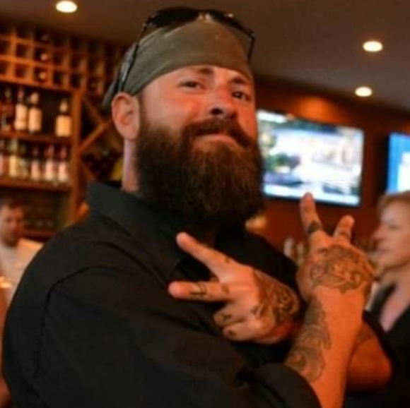 Meet your Posher, Ryan 🇮🇹🇺🇸♏🤙🎼🌴🔆🏖🥂✌💚👌 - Picture 2 of 6